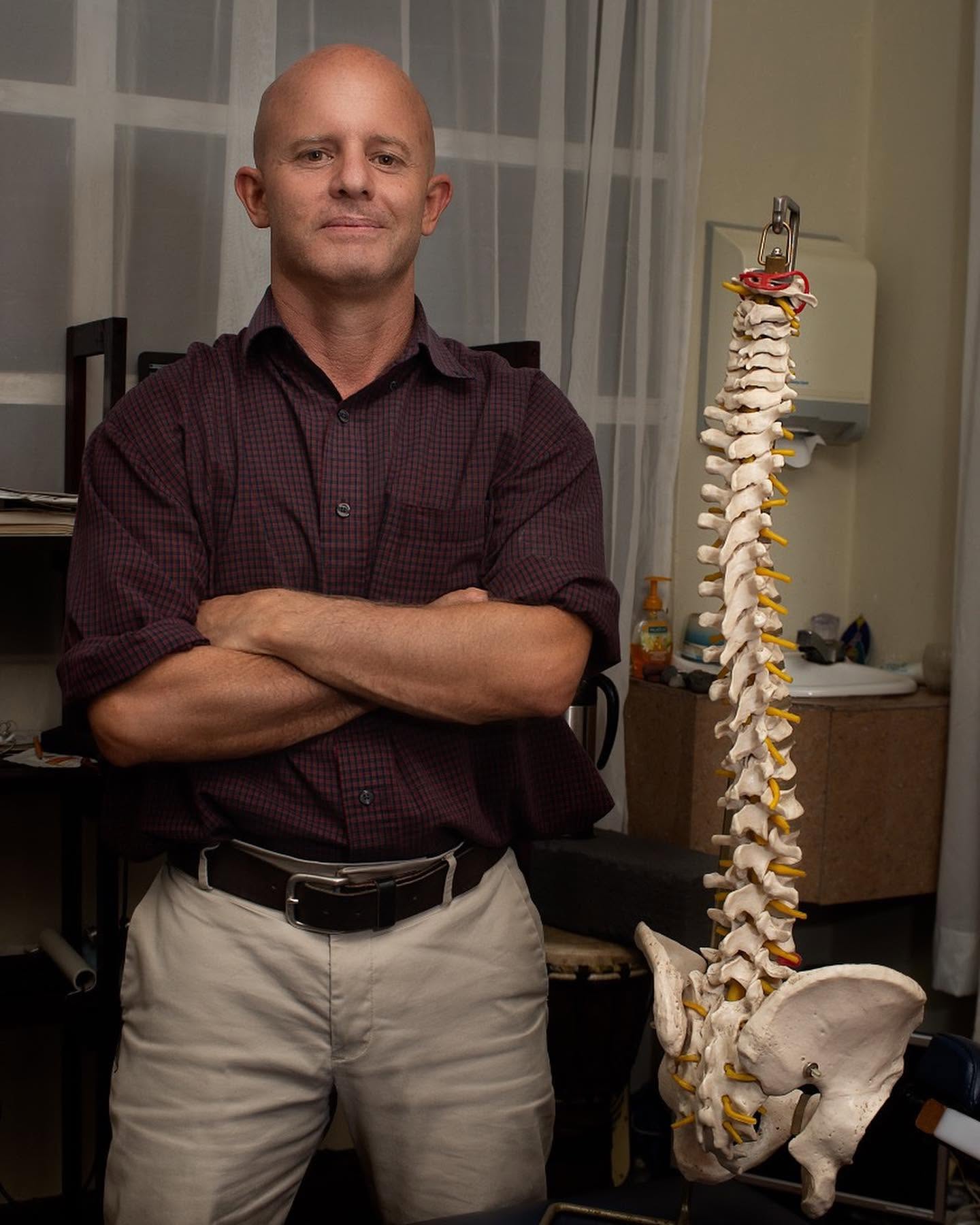 Dr. Mark Abbott, D.C. — chiropractor, Quiropráctica León Americana